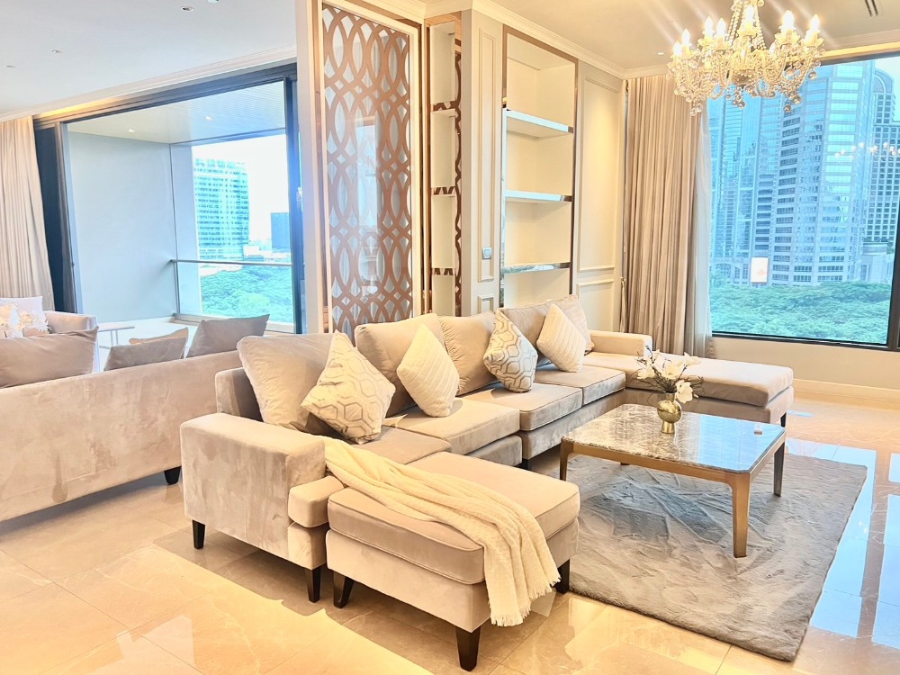 For SaleCondoWitthayu, Chidlom, Langsuan, Ploenchit : Sell with tenant til January 26
SINDHORN RESIDENCE, 2 bedrooms, large balcony, near BTS Phloen Chit