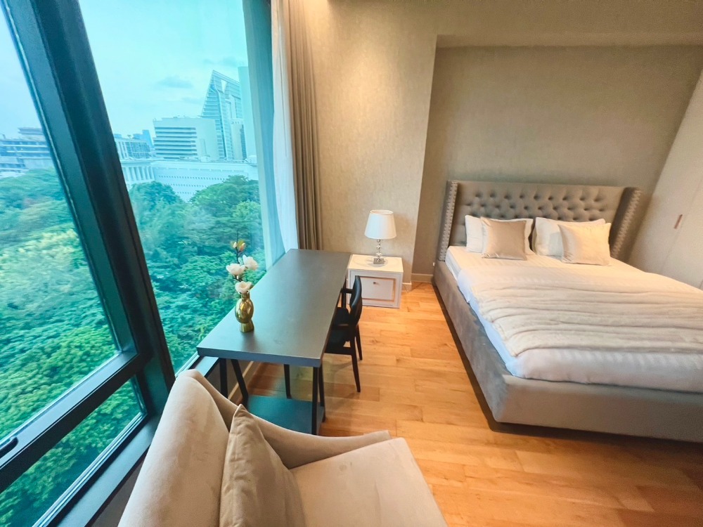 For SaleCondoWitthayu, Chidlom, Langsuan, Ploenchit : Sell with tenant til January 26
SINDHORN RESIDENCE, 2 bedrooms, large balcony, near BTS Phloen Chit