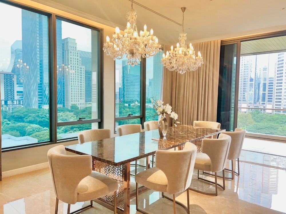 For SaleCondoWitthayu, Chidlom, Langsuan, Ploenchit : Sell with tenant til January 26
SINDHORN RESIDENCE, 2 bedrooms, large balcony, near BTS Phloen Chit