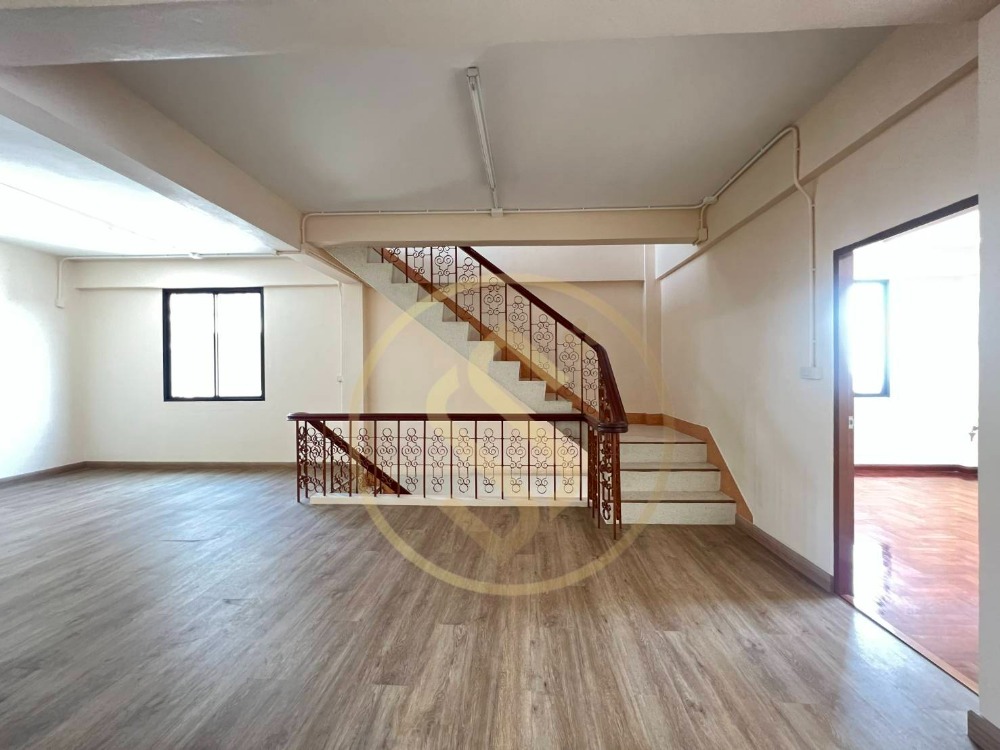 ให้เช่าอาคารพาณิชย์แจ้งวัฒนะ เมืองทอง : ให้เช่าด่วน! โฮมออฟฟิศ 4ชั้น ครึ่ง ทำเลประชาชื่น เเยกพงษ์เพชร ใกล้เดอะมอล์งามวงศ์วาน ใกล้มหาวิทยาลัยธุรกิจบัณฑิตย์ 600 ตารางเมตร