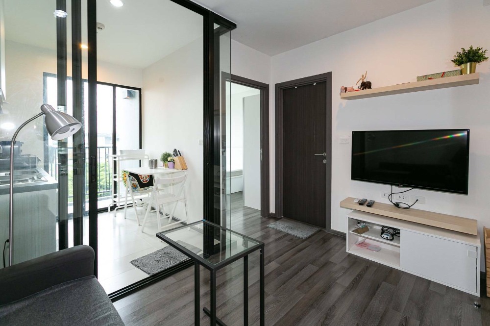 ให้เช่าคอนโดอ่อนนุช อุดมสุข : วิวสวนสวย ห้องใหญ่ มี smart home เช่า 1 ห้องนอน 1 ห้องน้ำ The Base Park West