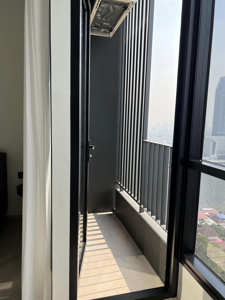 For RentCondoWongwianyai, Charoennakor : For rent 🦋 Chapter Charoennakhon - Riverside 🦋 Condo near the river. Asiatique view 🎡 ready to move!! Line: @psproperty