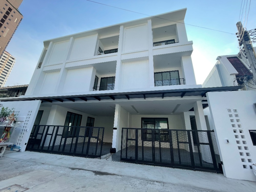 ให้เช่าโฮมออฟฟิศคลองเตย กล้วยน้ำไท : 🎈🏘️ให้เช่าบ้านโฮมออฟฟิศ 3ชั้น เฟอร์นิเจอร์ครบ บ้านสร้างใหม่ ยังไม่เคยมีผู้อาศัย สุขุมวิทซอย36 ใกล้BTS ทองหล่อ เพียง800เมตร