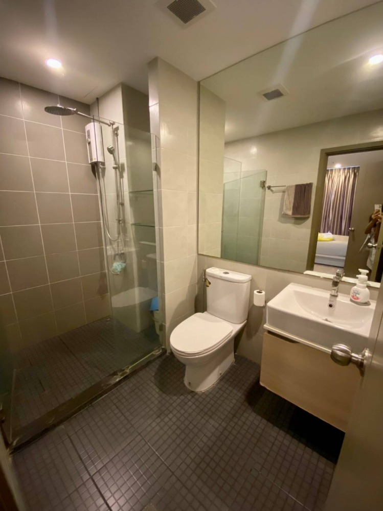 For SaleCondoBangna, Bearing, Lasalle : For sale Ideo O2 Ideo O2, resort style condo, large central area, near BTS Bangna 300 meters, Building A, 33rd floor, City View 1 Bed 32.77 sq m., 3.3 million baht* (sold with tenant)