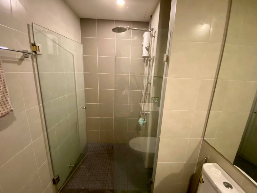 For SaleCondoBangna, Bearing, Lasalle : For sale Ideo O2 Ideo O2, resort style condo, large central area, near BTS Bangna 300 meters, Building A, 33rd floor, City View 1 Bed 32.77 sq m., 3.3 million baht* (sold with tenant)