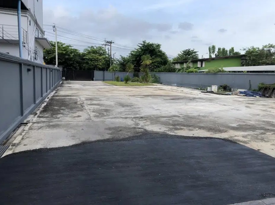 For RentLandThaphra, Talat Phlu, Wutthakat : land for rent on Thanon Thoet Thai near to Soi Terdthai 71.