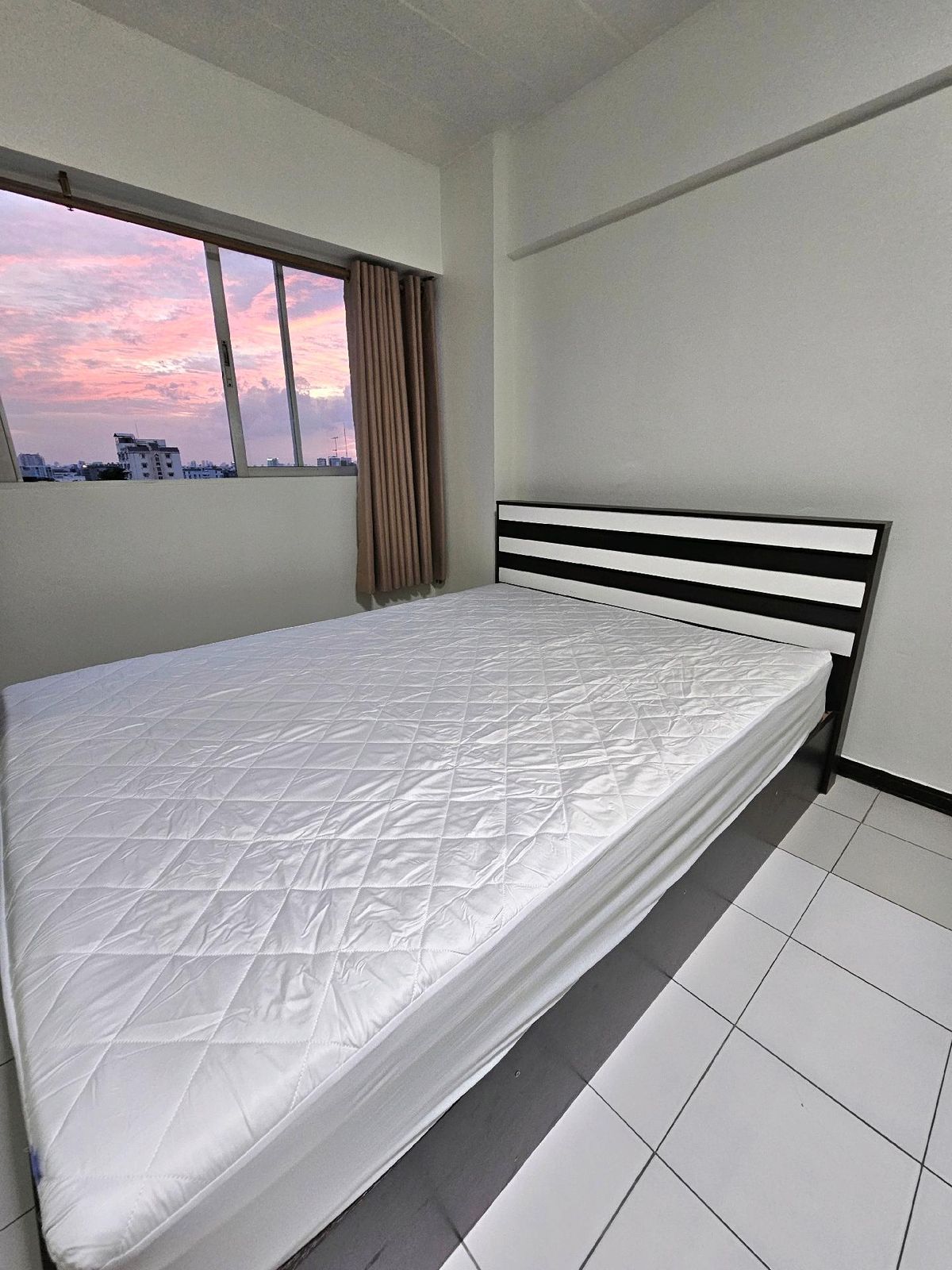ให้เช่าคอนโดลาดพร้าว101 แฮปปี้แลนด์ : คอนโด Low rise ทนแผ่นดินไหว ลุมพินี แฮปปี้แลนด์ ใกล้ BTS บางกะปิ, รถไฟฟ้าสายสีเหลือง/เดอะมอลล์บางกะปิ เครื่องใช้ไฟฟ้า, เฟอร์ครบ มีที่จอดรถ เดินทางสะดวกมาก