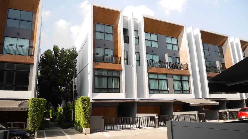 For SaleTownhomePattanakan, Srinakarin : Urgent sale! With tenants, Townhome Arden Phatthanakan, convenient travel, near BTS On Nut, near Phatthanakan Expressway.