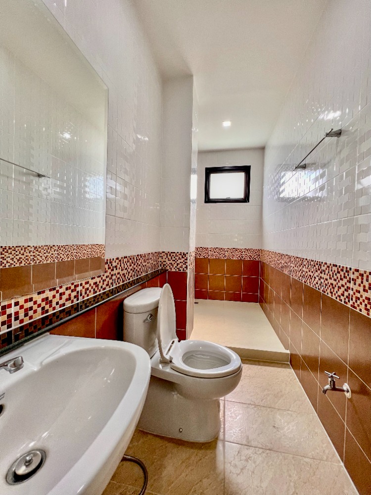 For SaleHousePathum Thani,Rangsit, Thammasat : House for sale, 88/10, well decorated, ready to move in, Baan Bunyakorn Lake Park, Rangsit, Klong 6.