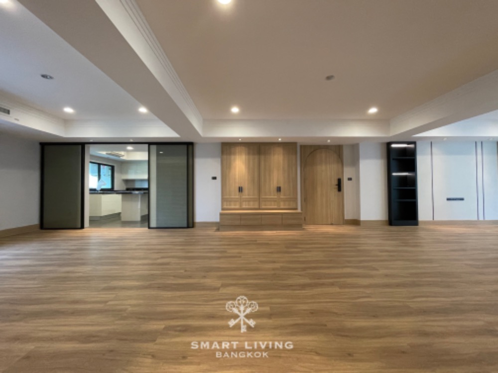 For RentCondoSukhumvit, Asoke, Thonglor : Apartment for rent, 3 bedrooms near BTS Phrom Phong