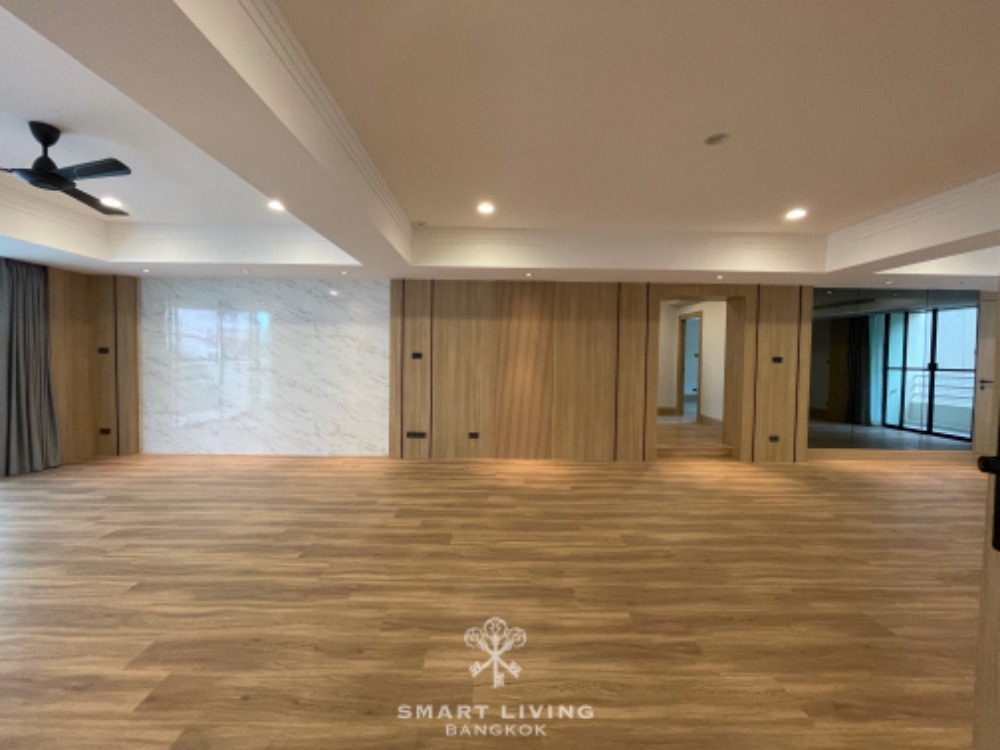 For RentCondoSukhumvit, Asoke, Thonglor : Apartment for rent, 3 bedrooms near BTS Phrom Phong