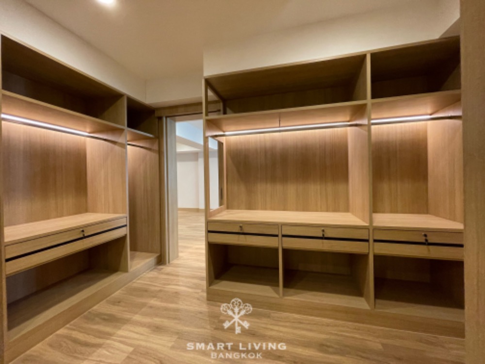 For RentCondoSukhumvit, Asoke, Thonglor : Apartment for rent, 3 bedrooms near BTS Phrom Phong