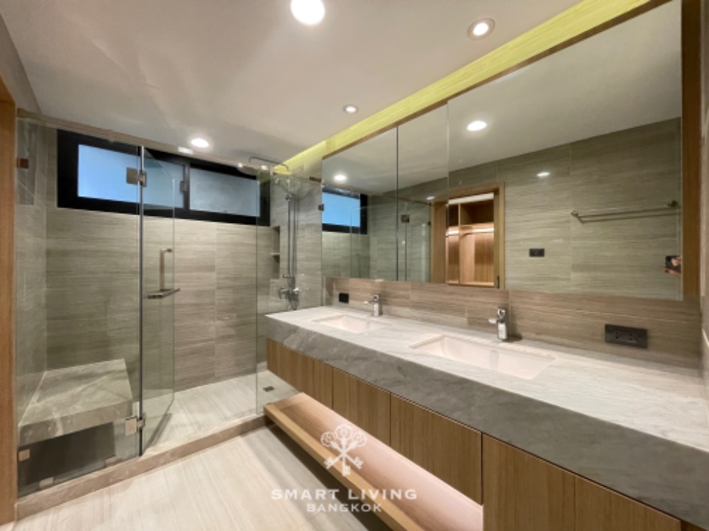 For RentCondoSukhumvit, Asoke, Thonglor : Apartment for rent, 3 bedrooms near BTS Phrom Phong