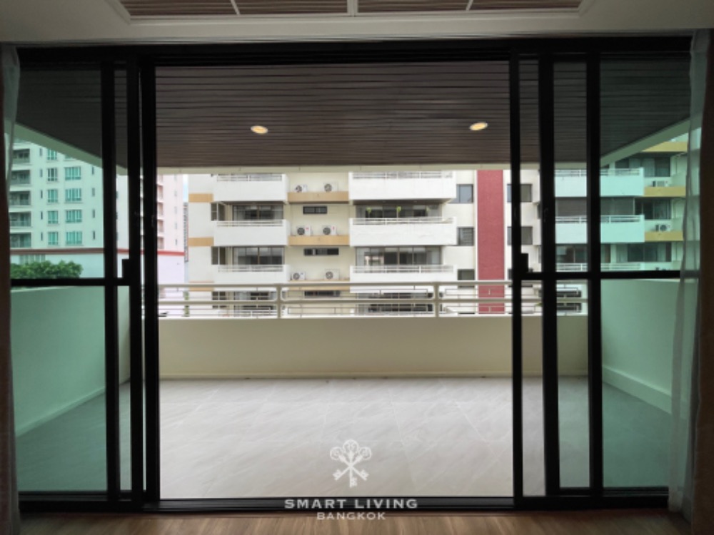 For RentCondoSukhumvit, Asoke, Thonglor : Apartment for rent, 3 bedrooms near BTS Phrom Phong