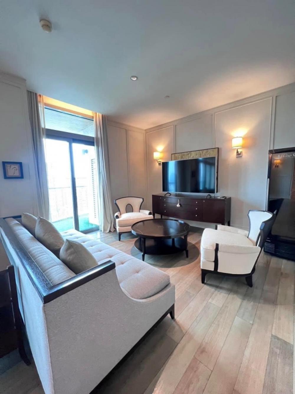 ให้เช่าคอนโดวิทยุ ชิดลม หลังสวน : Rental : Penhouse At Oriental Residence Bangkok , 3+1 Bed , 4 Bath , 200 Sq.m , 30 Floor , BTS Ploenchit