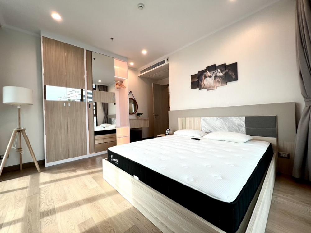 For RentCondoSukhumvit, Asoke, Thonglor : 🔥For Rent Now🔥 Supalai Oriental Sukhumvit 39. Spacious 2-bedroom unit, brand new, never been rented before. Beautifully decorated, fully furnished, ready to move in. Near BTS Phrom Phong.