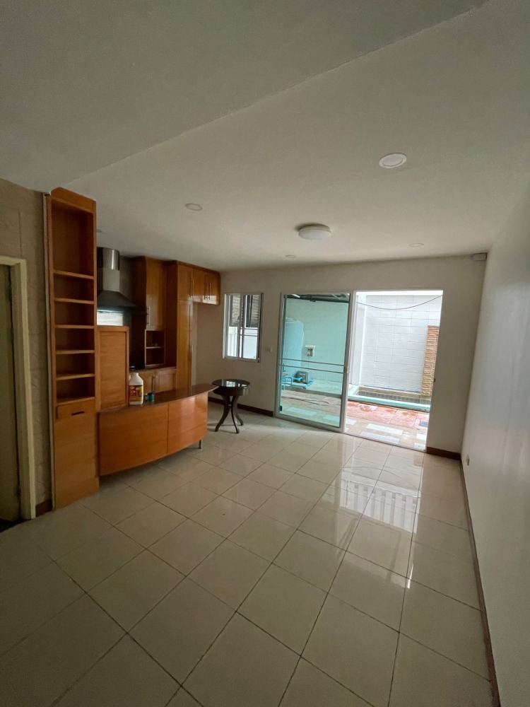 For RentTownhomeSathorn, Narathiwat : Townhouse sathorn for rent