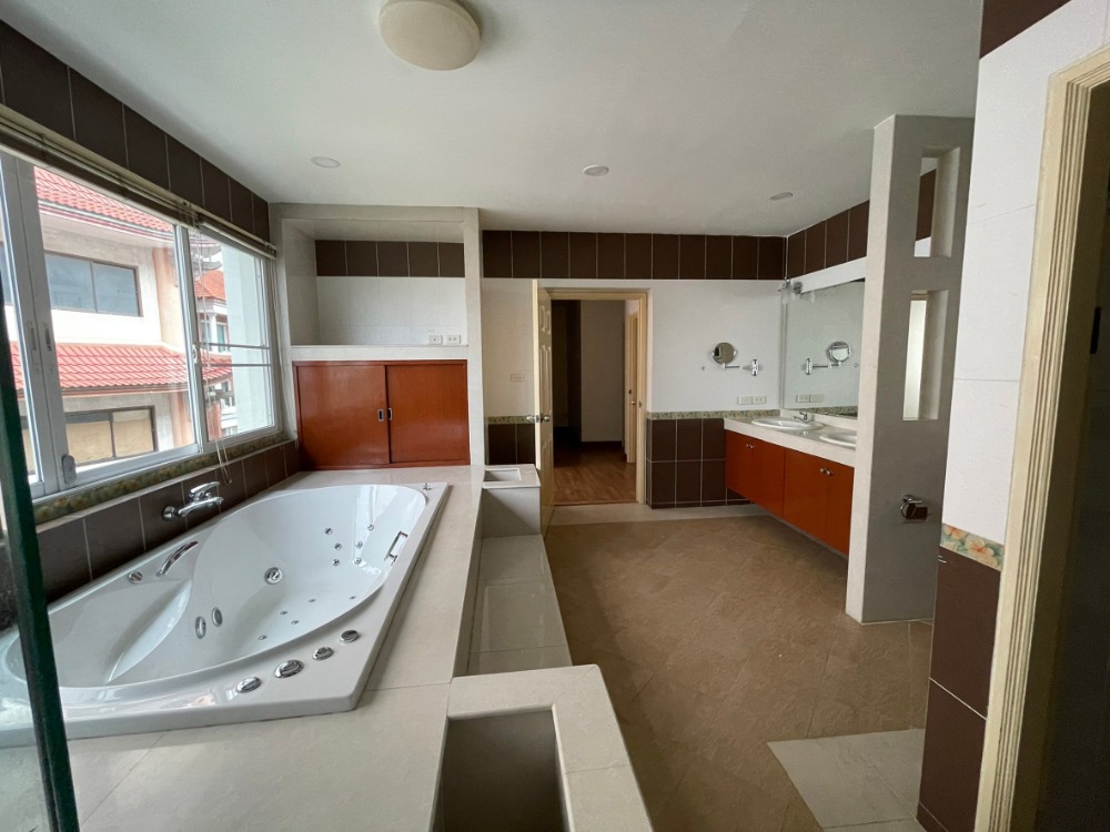 For RentTownhomeSathorn, Narathiwat : Townhouse sathorn for rent