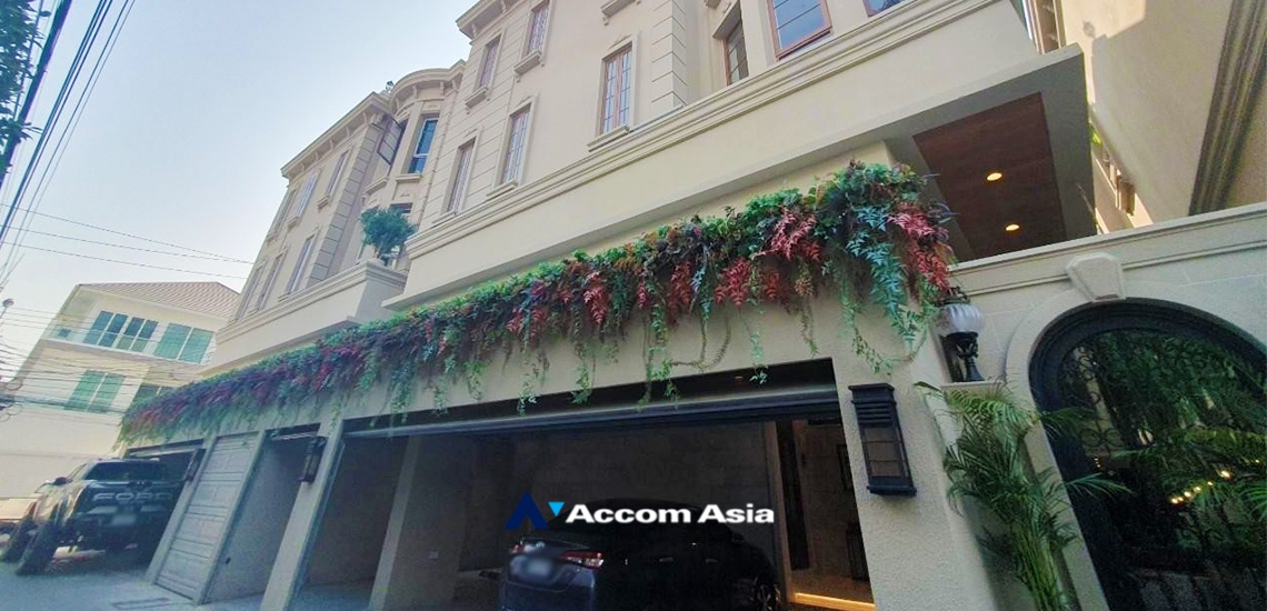 For SaleHouseSukhumvit, Asoke, Thonglor : 🔼AccomA🔽 sell Private Swimming Pool | 4 Beds House for Sale in Sukhumvit, BTS Ekkamai at Casa Ekkamai 28