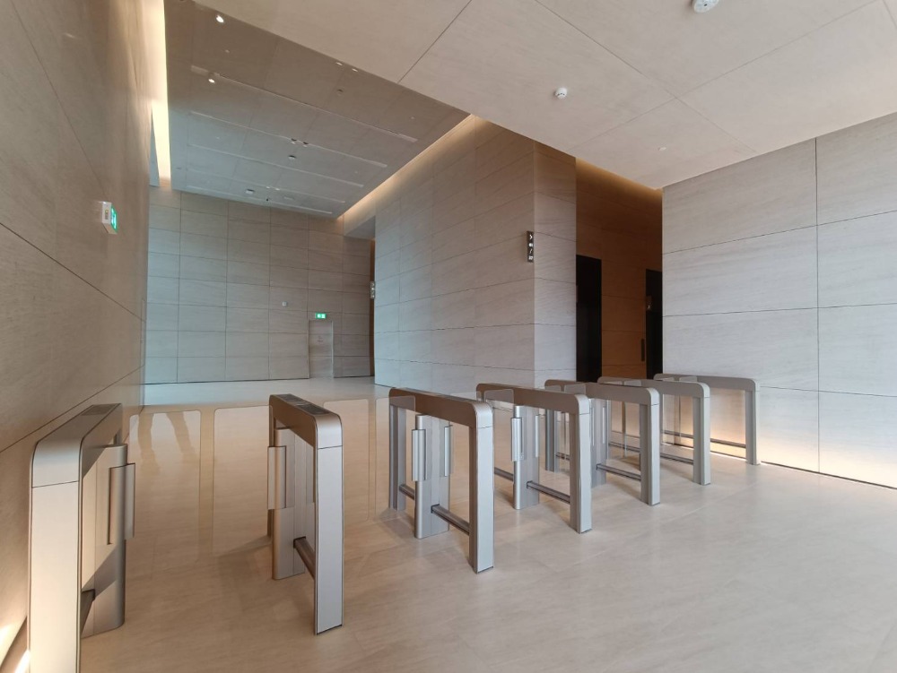 For RentOfficeWitthayu, Chidlom, Langsuan, Ploenchit : For Rent Serviced Office OCC - One City Centre Bangkok Office Building Fully-Furnished Serviced Office 4 Workstations Rental Price 40,590 THB/month closed to BTS Phloen Chit, Chit Lom, Chidlom, Pathumwan, Ploenchit