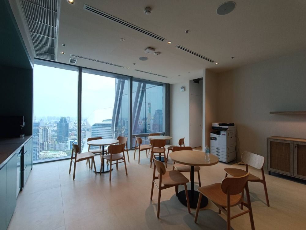 For RentOfficeWitthayu, Chidlom, Langsuan, Ploenchit : For Rent Serviced Office OCC - One City Centre Bangkok Office Building Fully-Furnished Serviced Office 4 Workstations Rental Price 40,590 THB/month closed to BTS Phloen Chit, Chit Lom, Chidlom, Pathumwan, Ploenchit