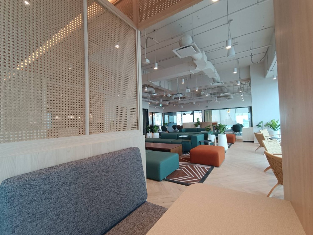 For RentOfficeWitthayu, Chidlom, Langsuan, Ploenchit : For Rent Serviced Office OCC - One City Centre Bangkok Office Building Fully-Furnished Serviced Office 4 Workstations Rental Price 40,590 THB/month closed to BTS Phloen Chit, Chit Lom, Chidlom, Pathumwan, Ploenchit