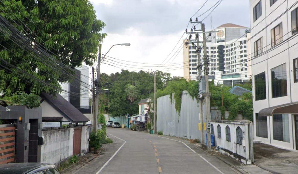 For SaleLandRama9, Petchburi, RCA : Land for sale Rama 9 Soi 59 near Samitivej Hospital Near The Nine Rama 9, area 350 square wah