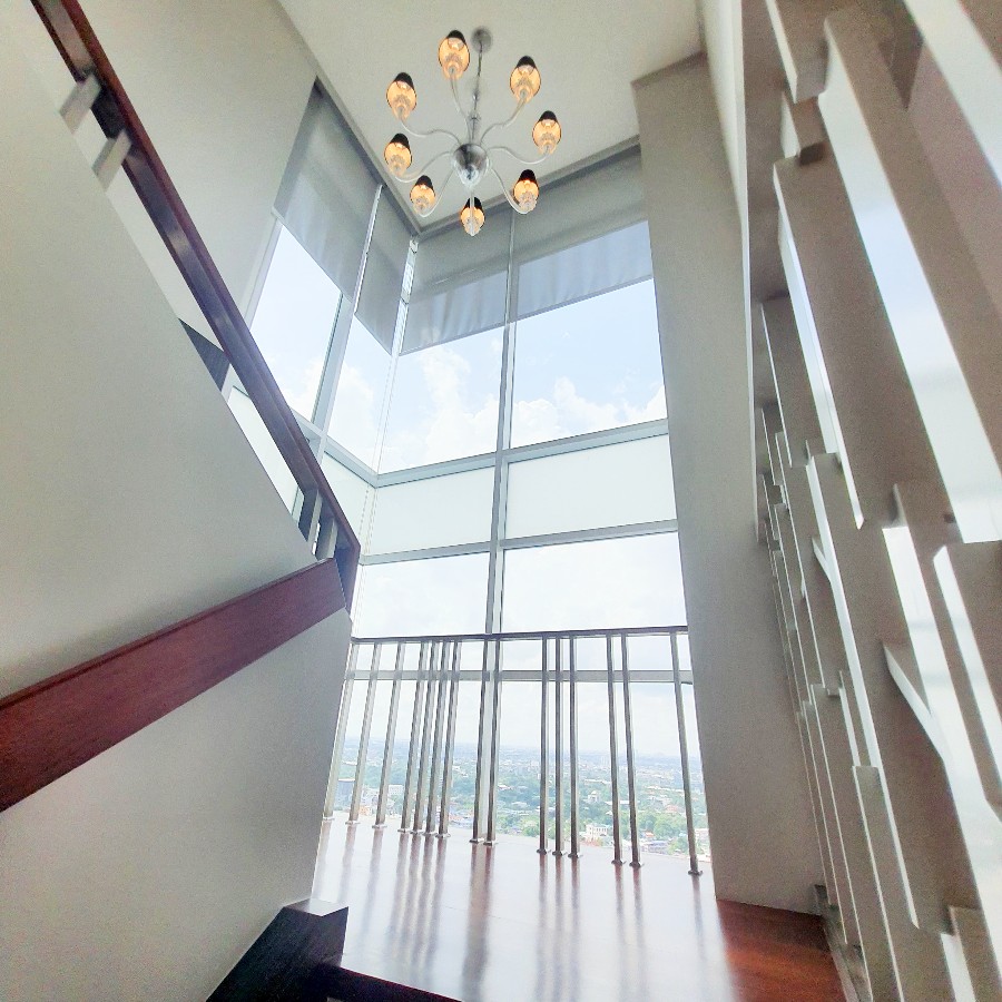 For RentCondoPattanakan, Srinakarin : Condo for rent, Four Wings Residence Srinakarin Penthouse (duplex), corner room, 3 bedrooms, 4 bathrooms, fully furnished.