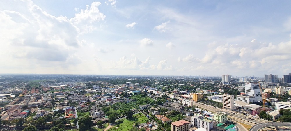 For RentCondoPattanakan, Srinakarin : Condo for rent, Four Wings Residence Srinakarin Penthouse (duplex), corner room, 3 bedrooms, 4 bathrooms, fully furnished.