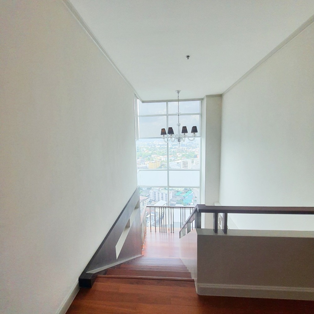 For RentCondoPattanakan, Srinakarin : Condo for rent, Four Wings Residence Srinakarin Penthouse (duplex), corner room, 3 bedrooms, 4 bathrooms, fully furnished.