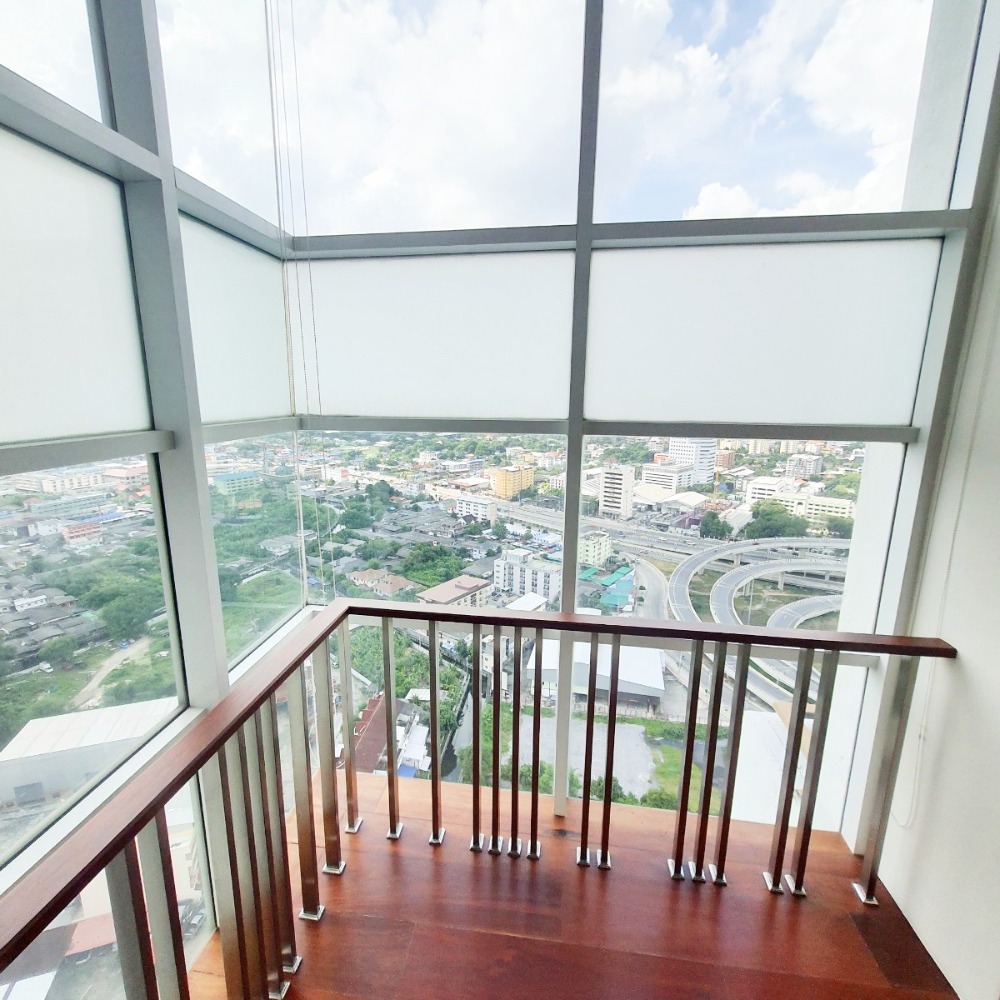 For RentCondoPattanakan, Srinakarin : Condo for rent, Four Wings Residence Srinakarin Penthouse (duplex), corner room, 3 bedrooms, 4 bathrooms, fully furnished.