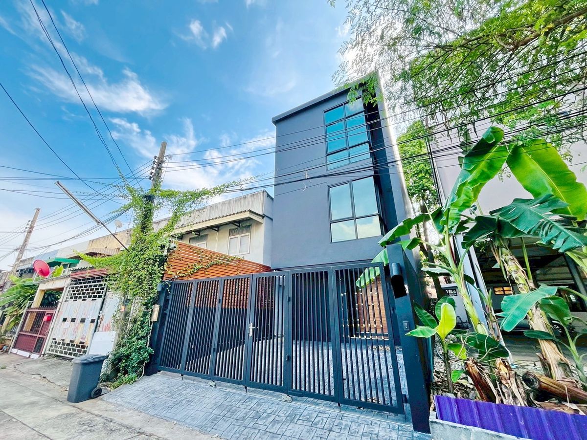 ให้เช่าโฮมออฟฟิศรัชดา ห้วยขวาง : HK0071😊 For RENT ให้เช่า โฮมออฟฟิต 3 ชั้น🚪4 ห้องนอน🚄ใกล้ MRT สุทธิสาร🔔พื้นที่บ้าน:25.00ตร.วา🔔พื้นที่ใช้สอย:200.00ตร.ม.💲เช่า:60,000฿📞O99-5919653,O65-9423251✅LineID:@sureresidence