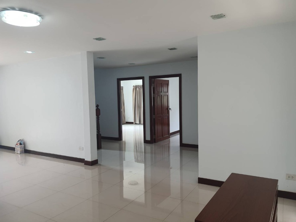 For SaleHouseBang kae, Phetkasem : Sell ​​The Royal Green Park (Kanchanaphisek-Petchkasem) project on Kanchanaphisek road. Convenience with the transportation of the future