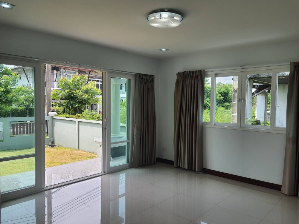 For SaleHouseBang kae, Phetkasem : Sell ​​The Royal Green Park (Kanchanaphisek-Petchkasem) project on Kanchanaphisek road. Convenience with the transportation of the future