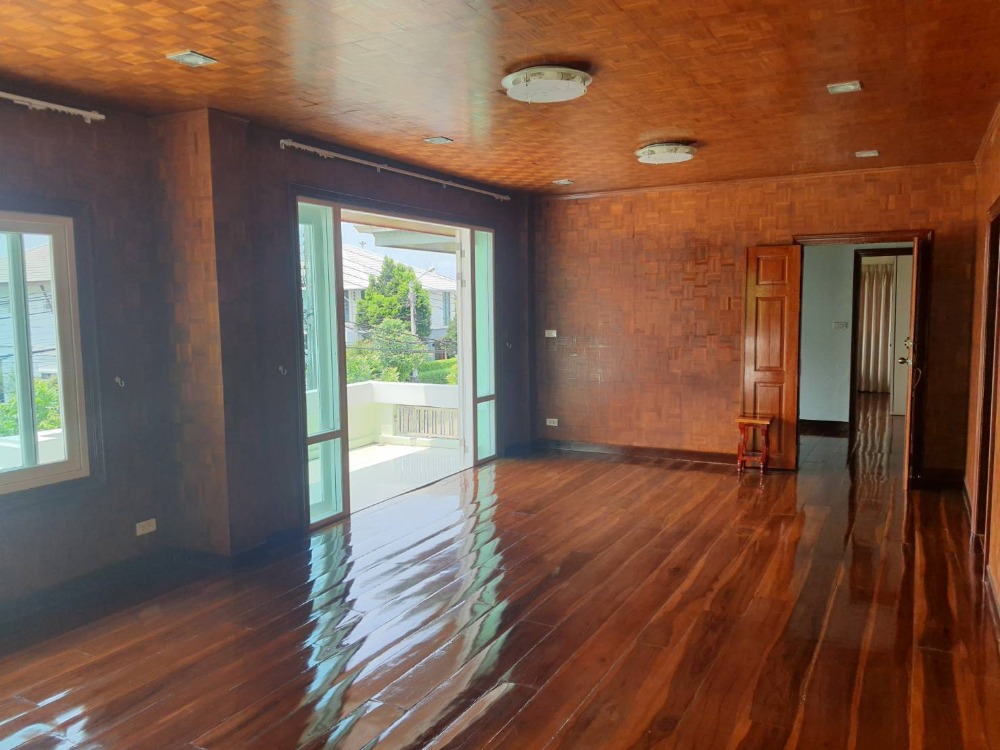 For SaleHouseBang kae, Phetkasem : Sell ​​The Royal Green Park (Kanchanaphisek-Petchkasem) project on Kanchanaphisek road. Convenience with the transportation of the future