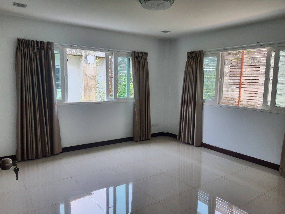 For SaleHouseBang kae, Phetkasem : Sell ​​The Royal Green Park (Kanchanaphisek-Petchkasem) project on Kanchanaphisek road. Convenience with the transportation of the future