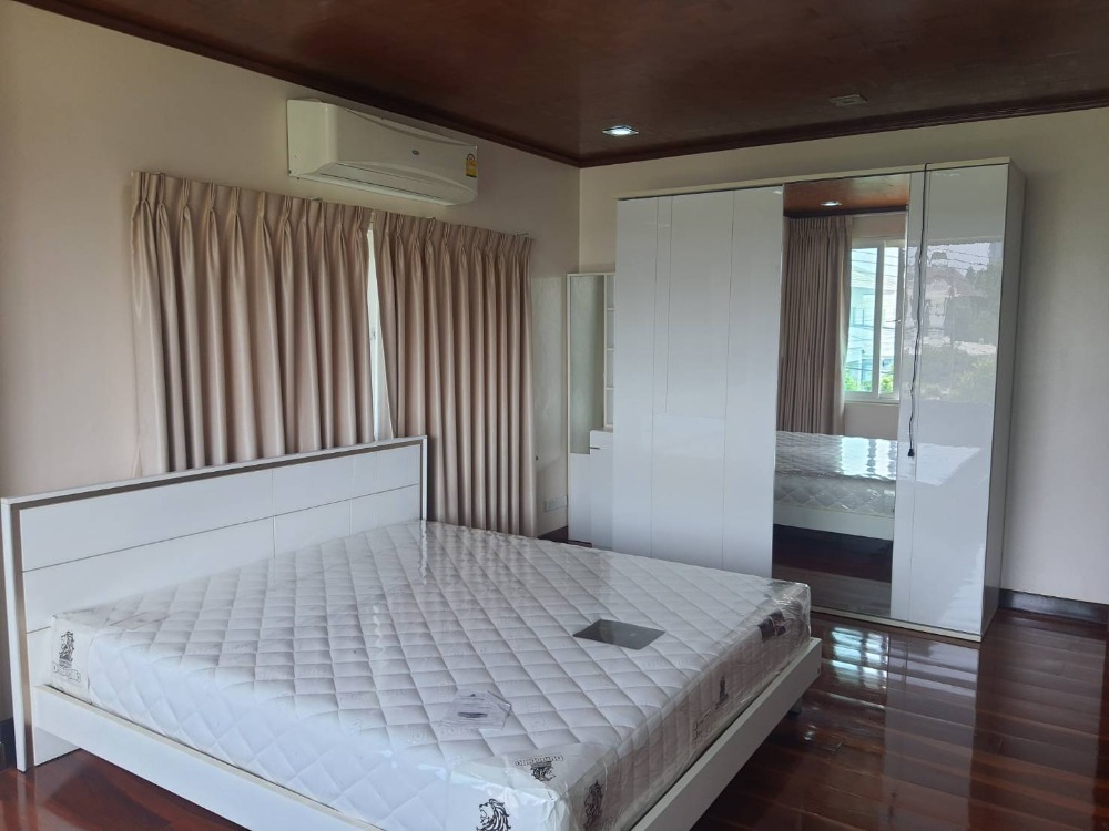 For SaleHouseBang kae, Phetkasem : Sell ​​The Royal Green Park (Kanchanaphisek-Petchkasem) project on Kanchanaphisek road. Convenience with the transportation of the future