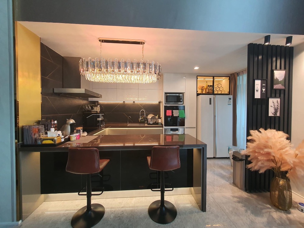 ขายทาวน์โฮมโชคชัย4 ลาดพร้าว71 : ขาย–ให้เช่า โฮมออฟฟิศหรู Glam by AssetWise ลาดพร้าว–โชคชัย 4 Double Volume 5.2 ม. ใกล้ Central EastVille