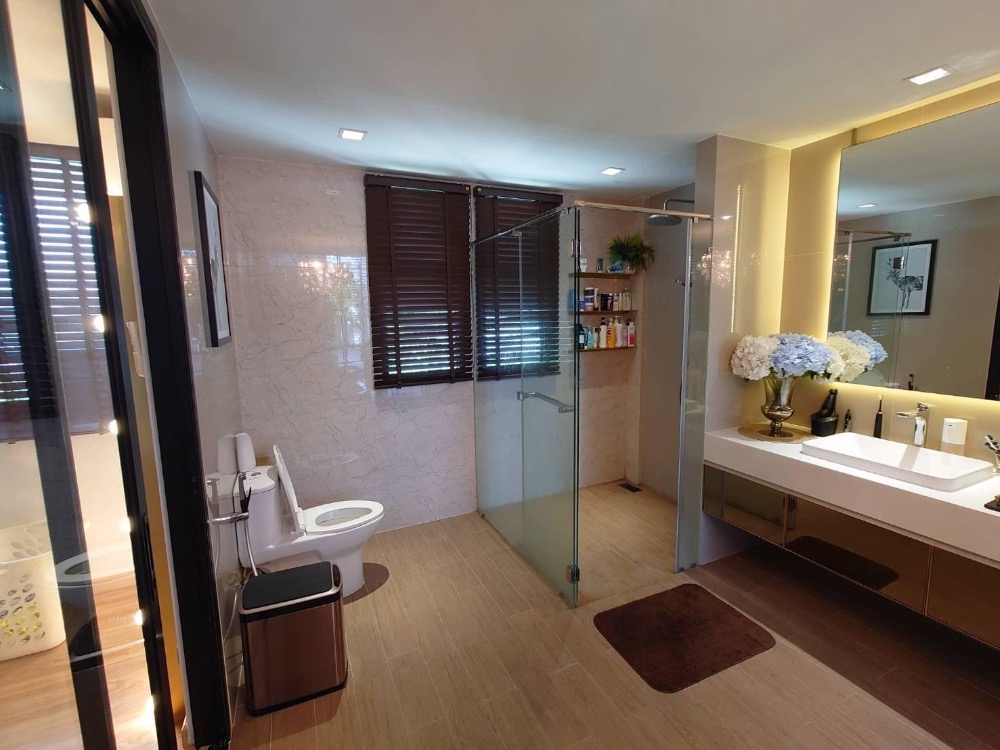 ขายทาวน์โฮมโชคชัย4 ลาดพร้าว71 : ขาย–ให้เช่า โฮมออฟฟิศหรู Glam by AssetWise ลาดพร้าว–โชคชัย 4 Double Volume 5.2 ม. ใกล้ Central EastVille