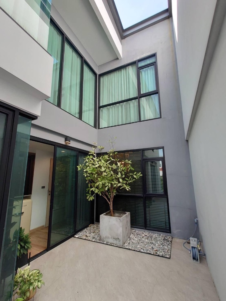 ขายทาวน์โฮมโชคชัย4 ลาดพร้าว71 : ขาย–ให้เช่า โฮมออฟฟิศหรู Glam by AssetWise ลาดพร้าว–โชคชัย 4 Double Volume 5.2 ม. ใกล้ Central EastVille