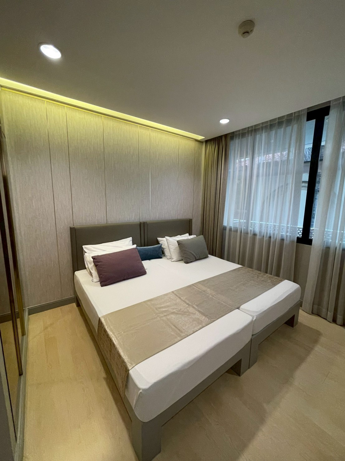 ให้เช่าคอนโดสยาม จุฬา สามย่าน : ให้เช่าคอนโดบนถนนวิทยุ   ,3 ห้องนอน เฟอร์นิเจอร์ครบ พร้อมสิ่งอำนวยความสะดวก ใกล้ BTS เพลินจิต