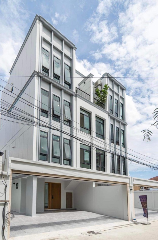 For SaleChokchai 4, Ladprao 71, Ladprao 48, : For sale Townhome ladprao 71 near BTS Chokchai 4 and Central East Ville.