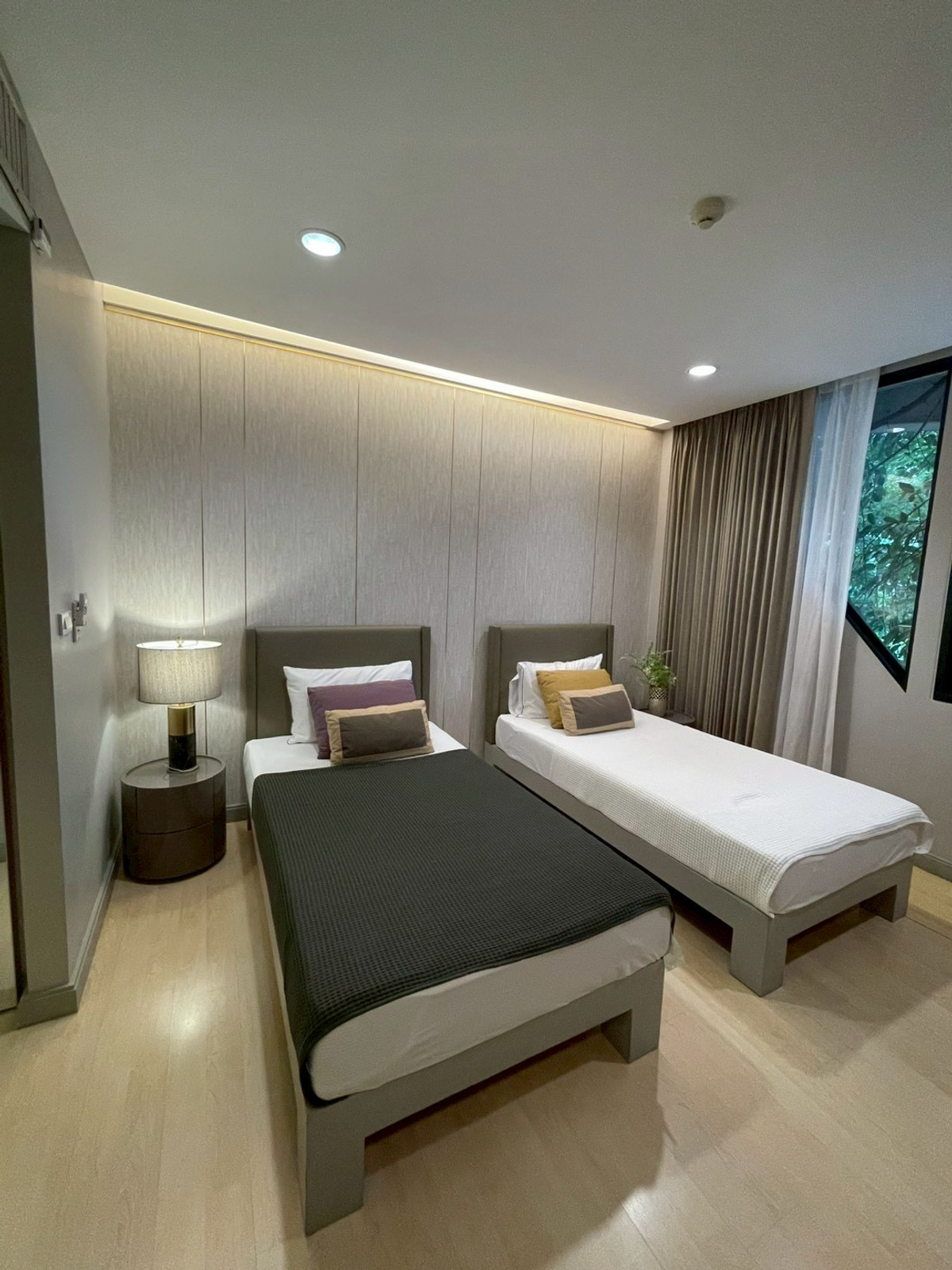 ให้เช่าคอนโดสยาม จุฬา สามย่าน : ให้เช่าคอนโดบนถนนวิทยุ   ,3 ห้องนอน เฟอร์นิเจอร์ครบ พร้อมสิ่งอำนวยความสะดวก ใกล้ BTS เพลินจิต