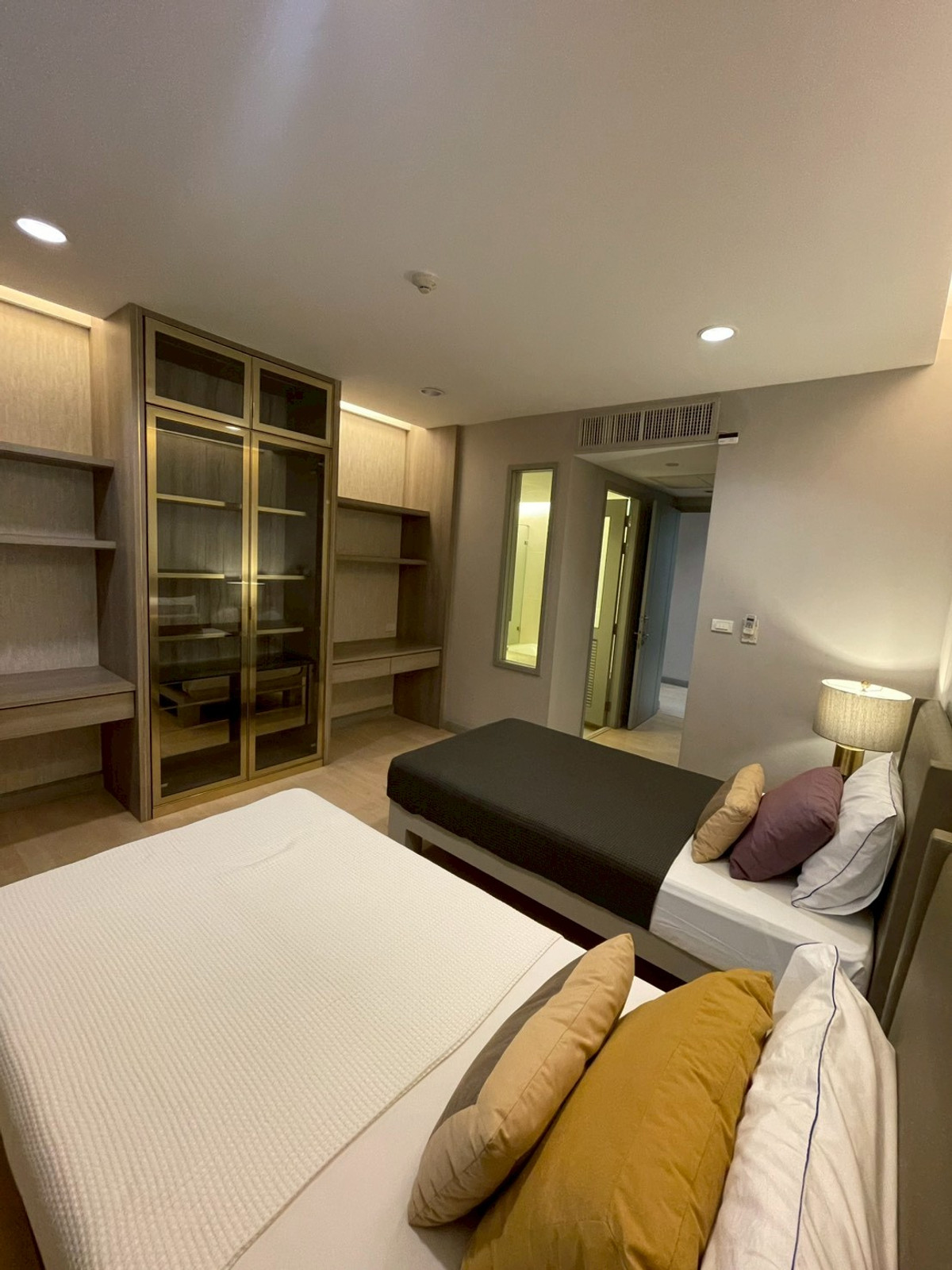 ให้เช่าคอนโดสยาม จุฬา สามย่าน : ให้เช่าคอนโดบนถนนวิทยุ   ,3 ห้องนอน เฟอร์นิเจอร์ครบ พร้อมสิ่งอำนวยความสะดวก ใกล้ BTS เพลินจิต