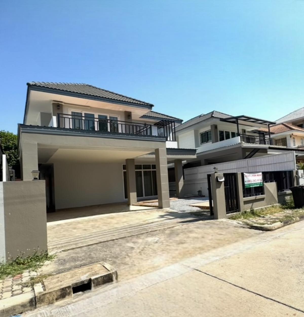 For RentHouseBang kae, Phetkasem : 😘For rent😘 2-storey detached house, very good location, lots of space, near Bang Khae BTS station, exits both Kanchanaphisek Road & Line 1. Interested in seeing the house, call: 0922829196