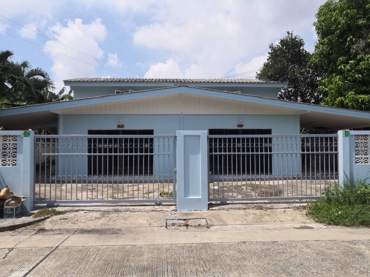For RentHouseLadkrabang, Suwannaphum Airport : For rent!! 2 twin houses, a total of 88.6 square meters, Housing Romklao 31, separate 2-4 houses, 11,000 baht each