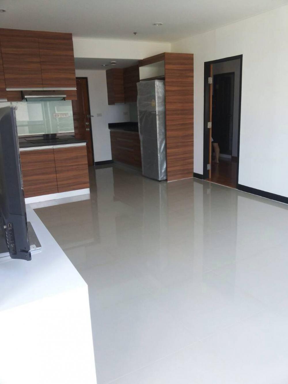 For RentCondoRatchathewi,Phayathai : Condo for rent, Phayathai Place, 1 bedroom, 2 bathroom, 60 sq m. Fully furnished, only 17,000 baht, contact ID Line: @Roomdd