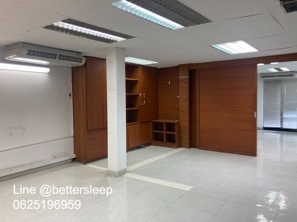 For RentShop HouseWitthayu, Chidlom, Langsuan, Ploenchit : Commercial building for rent, office, showroom, good location