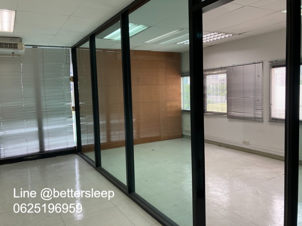 For RentShop HouseWitthayu, Chidlom, Langsuan, Ploenchit : Commercial building for rent, office, showroom, good location