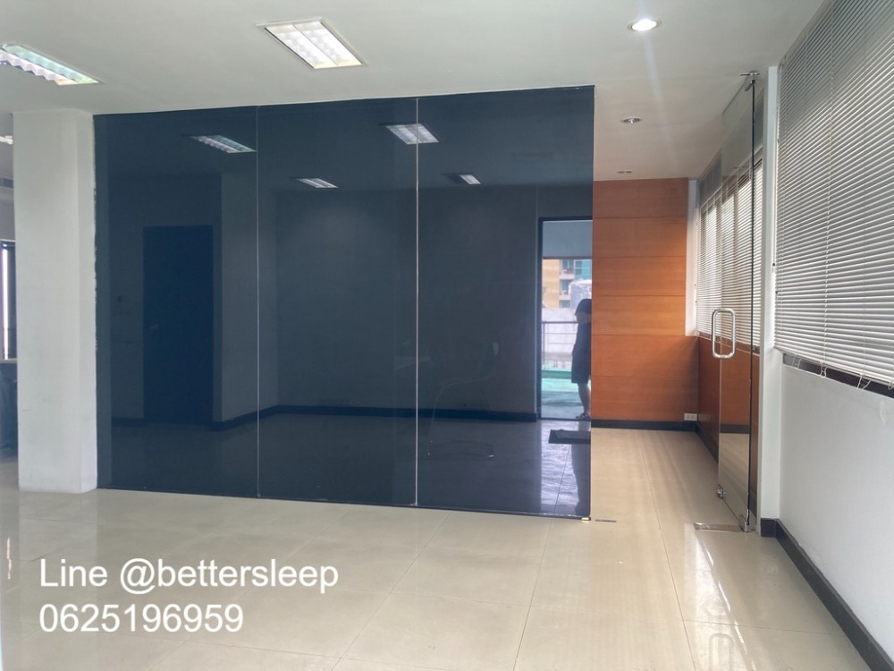 For RentShop HouseWitthayu, Chidlom, Langsuan, Ploenchit : Commercial building for rent, office, showroom, good location